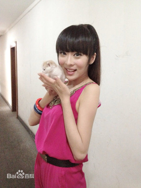 童苡萱(Elena)长发生活照生活照相册