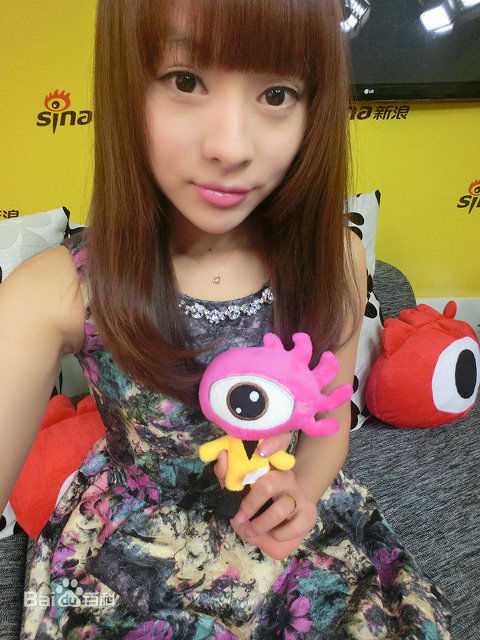 童苡萱(Elena)长发生活照生活照相册