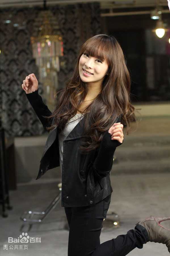 童苡萱(Elena)长发生活照生活照相册