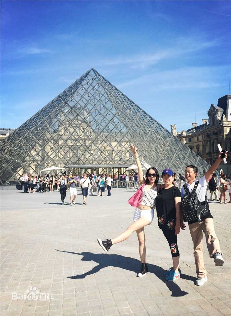 童苡萱(Elena)Q版和家人生活照