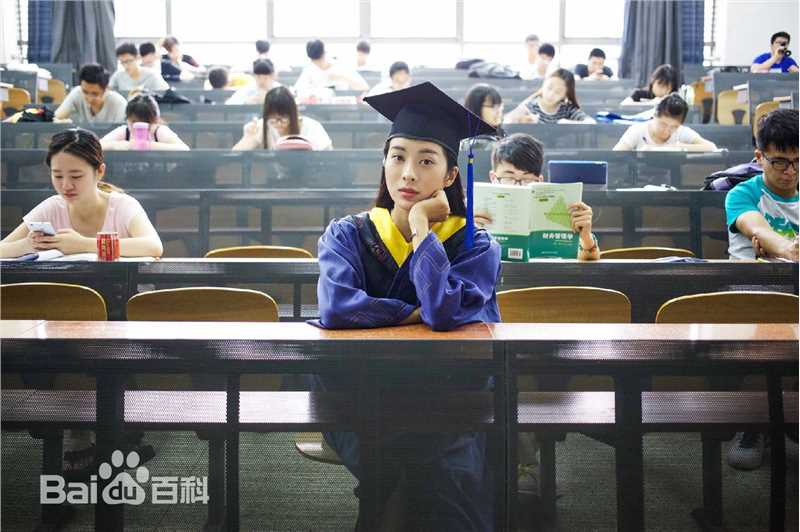 童苡萱(Elena)研究生毕业照前后照片