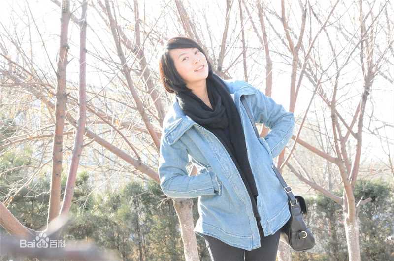 高清童苡萱(Elena)在《谁来陪伴我》白莲中的图集