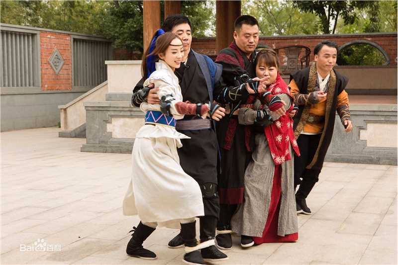 高清童苡萱(Elena)在《谁来陪伴我》白莲中的图集