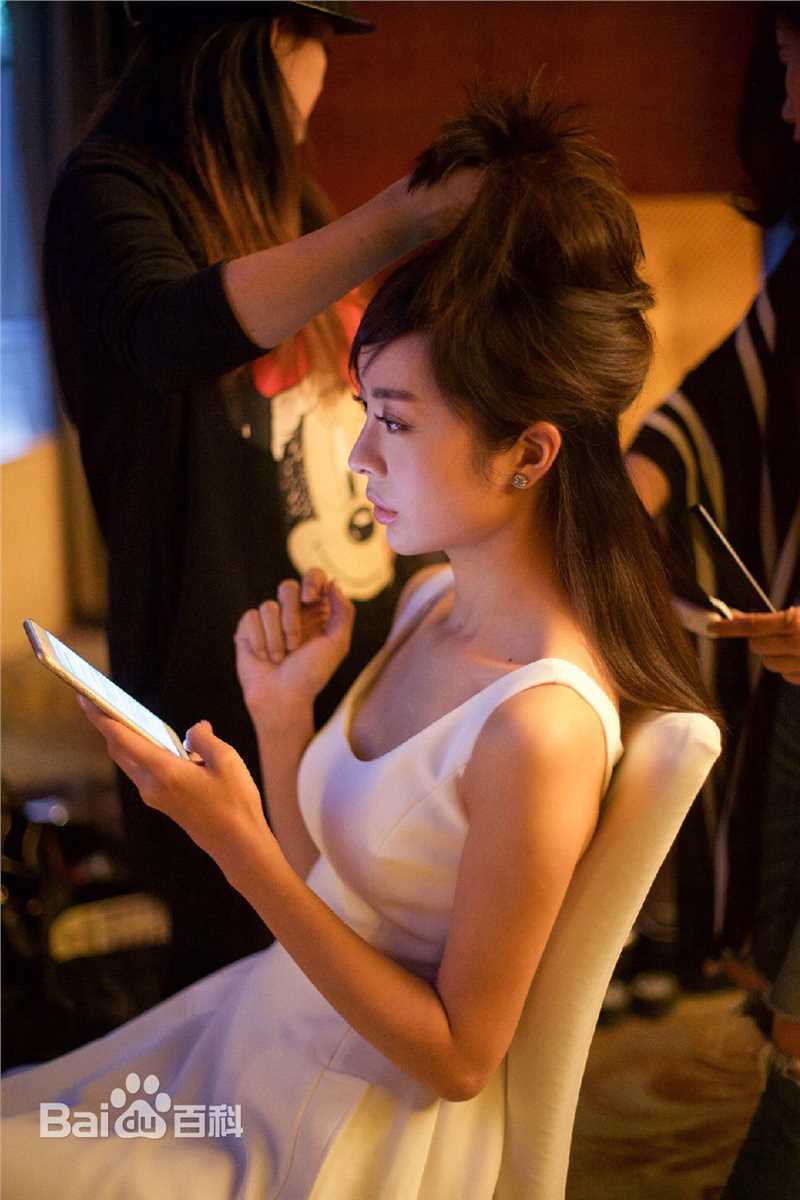 童苡萱(Elena)2015凤凰网公益盛典前后照片