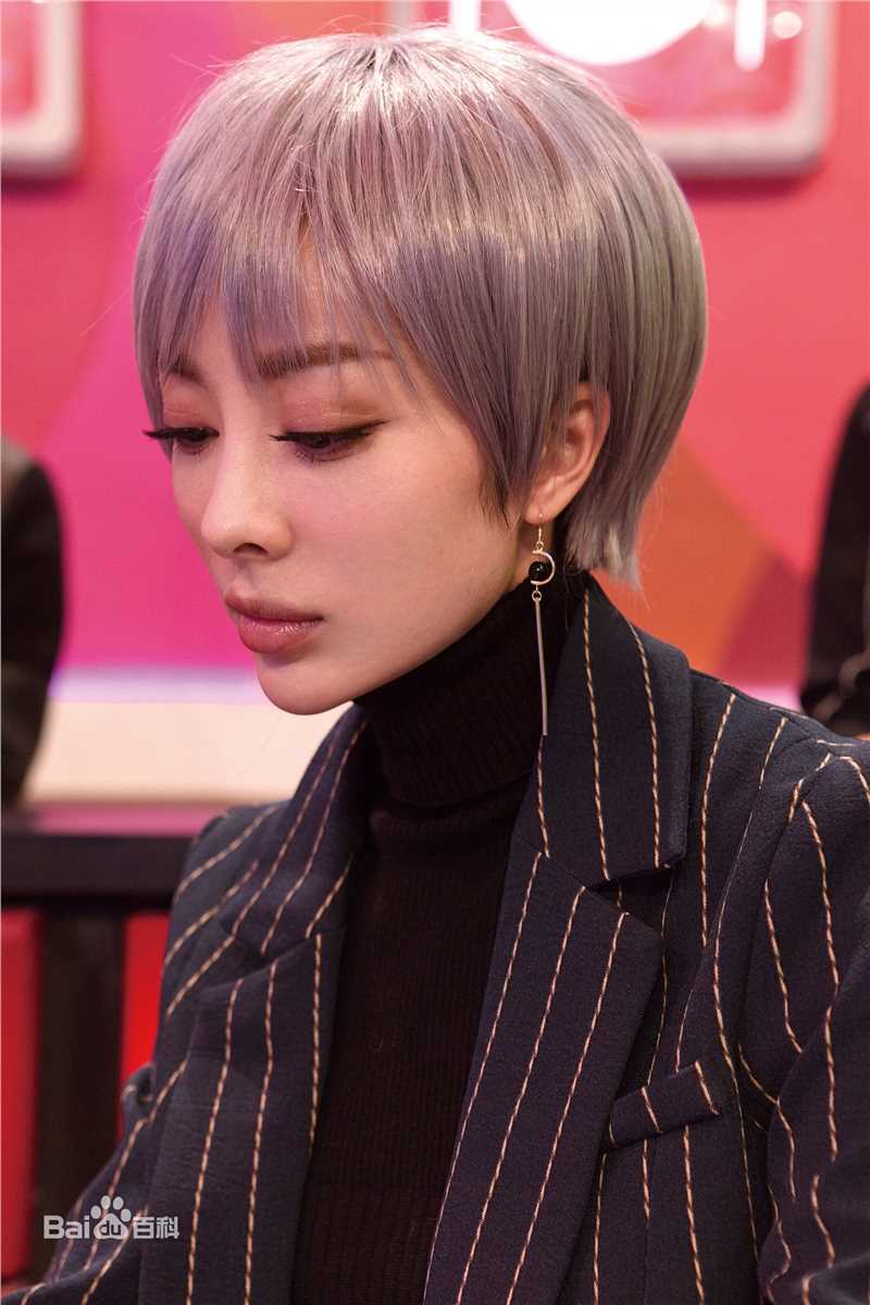 童苡萱(Elena)在《合伙人》杨子中的