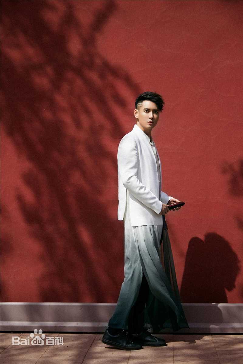 韩栋(Han Dong)最新水墨风壁纸