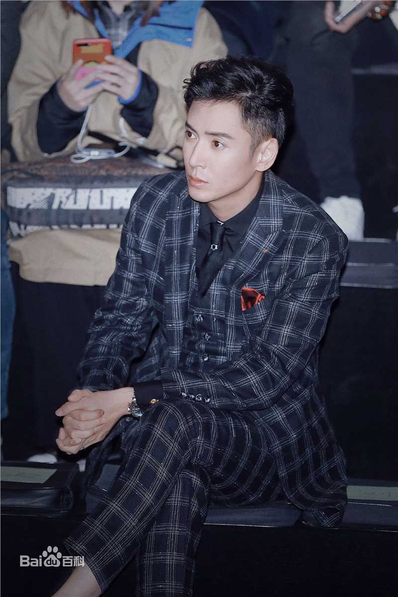 韩栋(Han Dong)秀场LOOK图册