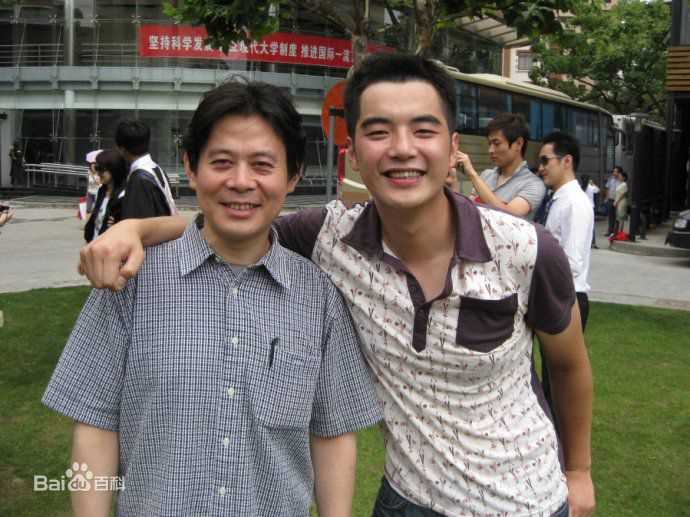 金世佳生活照性感图片图集