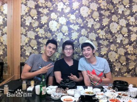 金世佳生活照性感图片图集