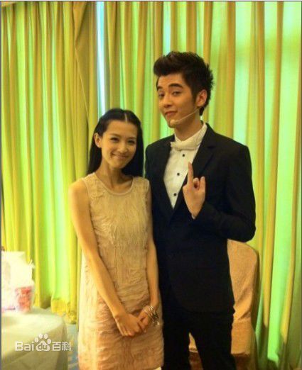 金世佳生活照性感图片图集