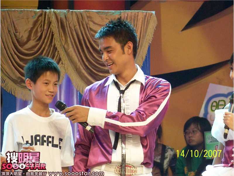 明道(Ming Dow)主持节目前后照片