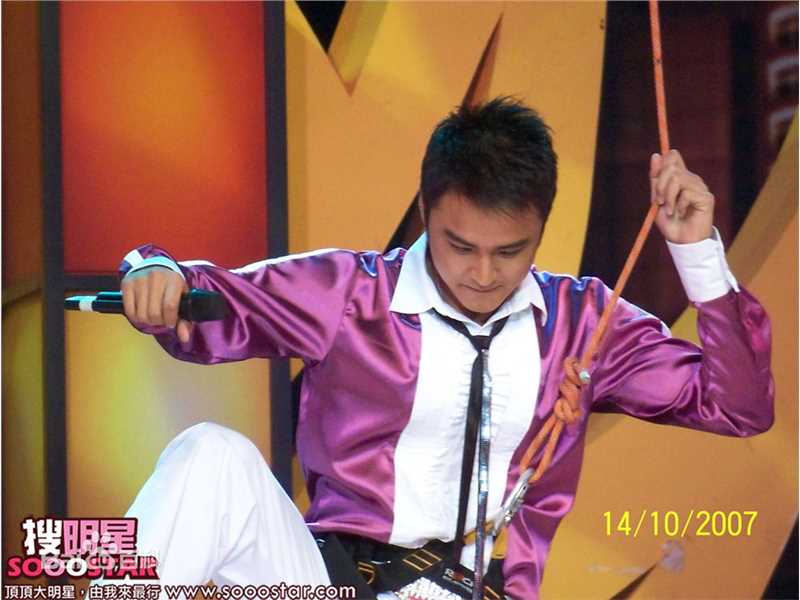 明道(Ming Dow)主持节目前后照片