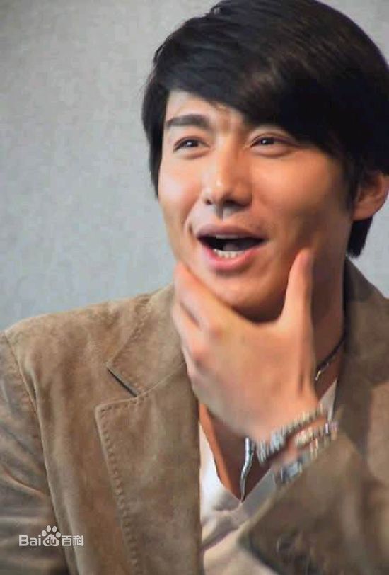 胡兵荧屏照前后照片