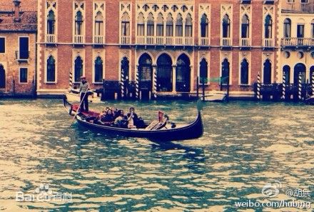 胡兵威尼斯拍戏 晒胡茬显沧桑生活照