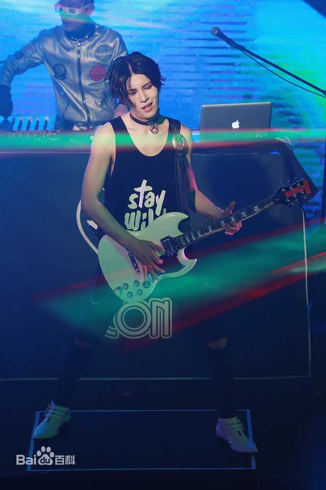 鲁敏宇(ノ·ミヌ、NoMinWoo、Nominue)2016上海演唱会2前后照片