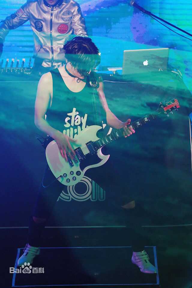 鲁敏宇(ノ·ミヌ、NoMinWoo、Nominue)2016上海演唱会2前后照片