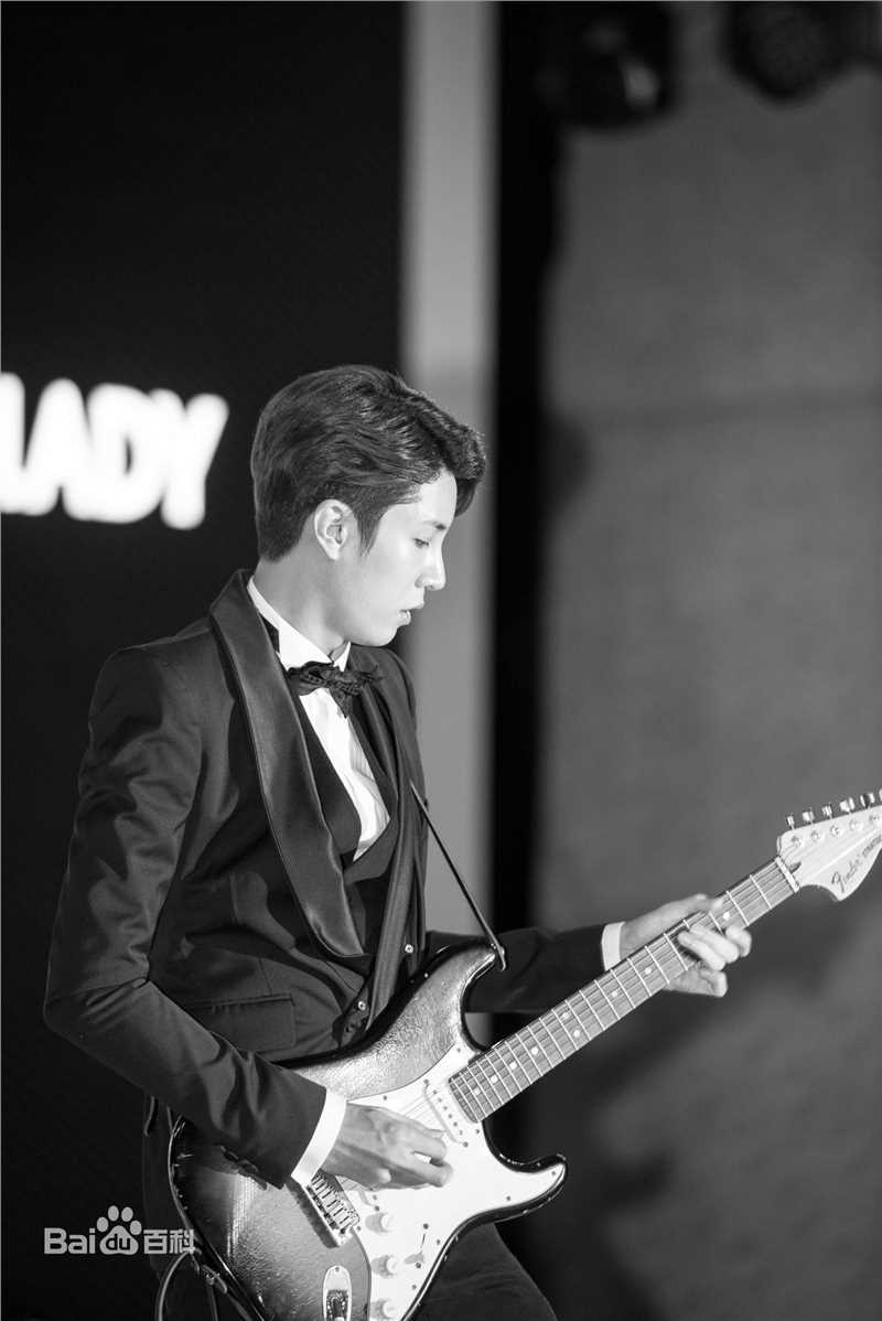 鲁敏宇(ノ·ミヌ、NoMinWoo、Nominue)2015 PCLADY 时尚盛典颁奖典礼前后照片