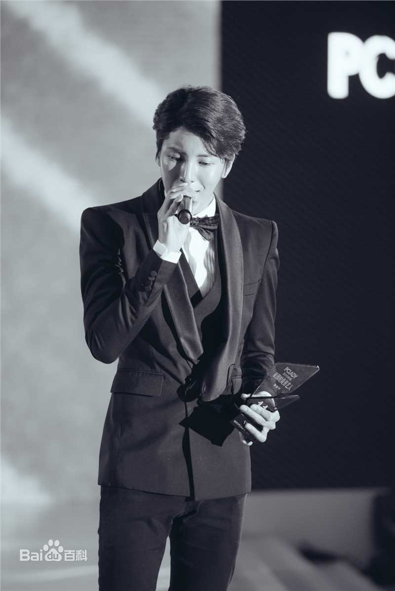 鲁敏宇(ノ·ミヌ、NoMinWoo、Nominue)2015 PCLADY 时尚盛典颁奖典礼前后照片