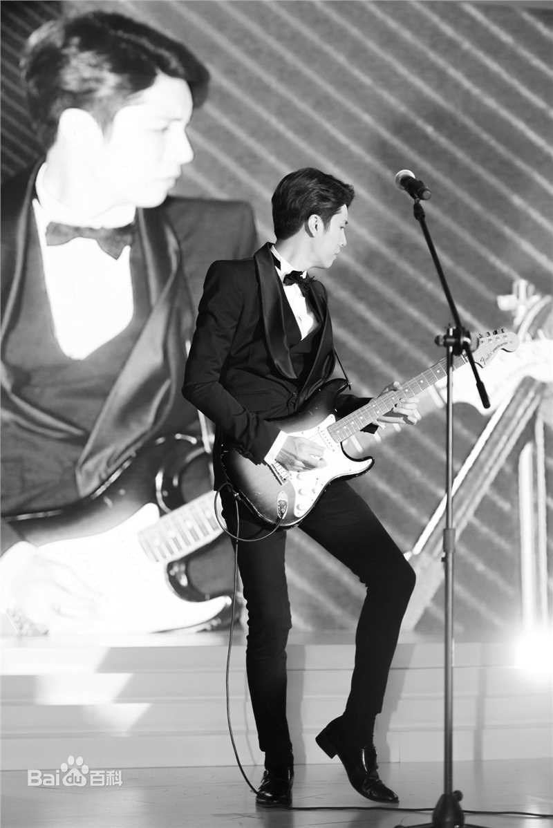 鲁敏宇(ノ·ミヌ、NoMinWoo、Nominue)2015 PCLADY 时尚盛典颁奖典礼前后照片