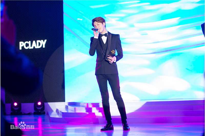 鲁敏宇(ノ·ミヌ、NoMinWoo、Nominue)2015 PCLADY 时尚盛典颁奖典礼前后照片