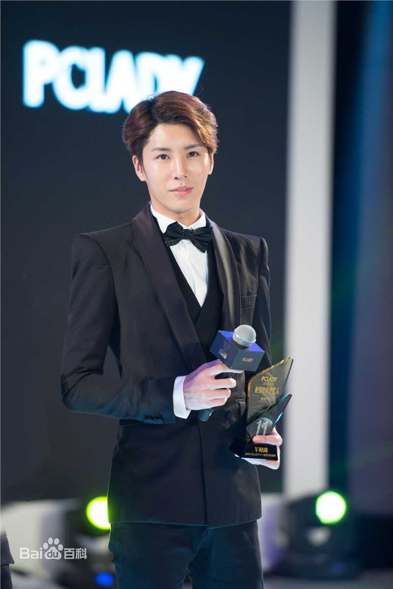 鲁敏宇(ノ·ミヌ、NoMinWoo、Nominue)2015 PCLADY 时尚盛典颁奖典礼前后照片