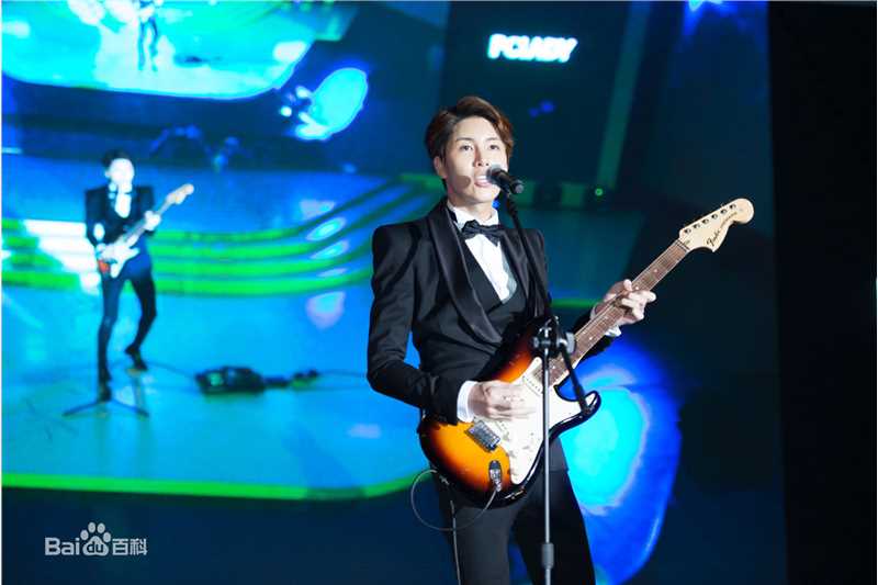 鲁敏宇(ノ·ミヌ、NoMinWoo、Nominue)2015 PCLADY 时尚盛典颁奖典礼前后照片