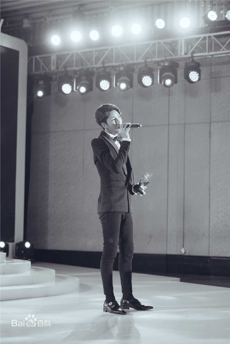 鲁敏宇(ノ·ミヌ、NoMinWoo、Nominue)2015 PCLADY 时尚盛典颁奖典礼前后照片