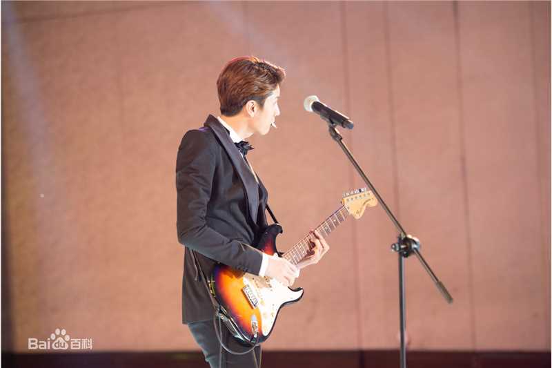 鲁敏宇(ノ·ミヌ、NoMinWoo、Nominue)2015 PCLADY 时尚盛典颁奖典礼前后照片