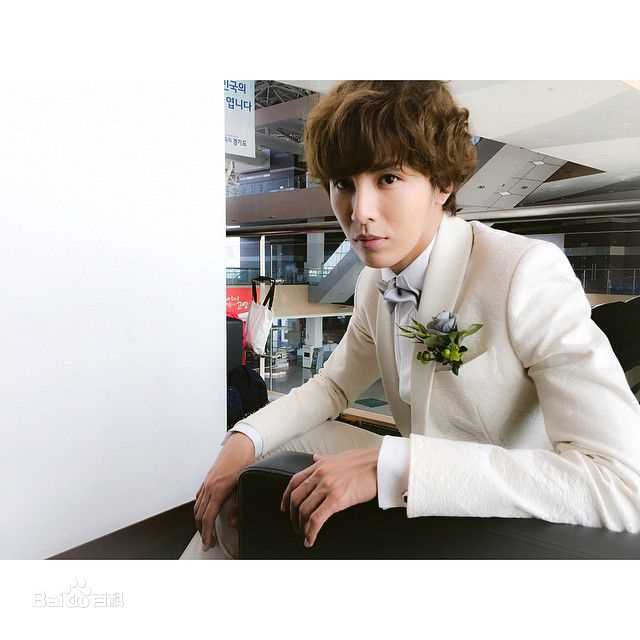 高清鲁敏宇(ノ·ミヌ、NoMinWoo、Nominue)在《我的遗憾男友》饰尹泰云中的图册