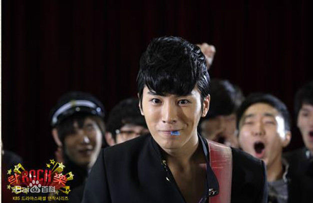 精选鲁敏宇(ノ·ミヌ、NoMinWoo、Nominue)在2010《RockRockRock》金泰元中的图册