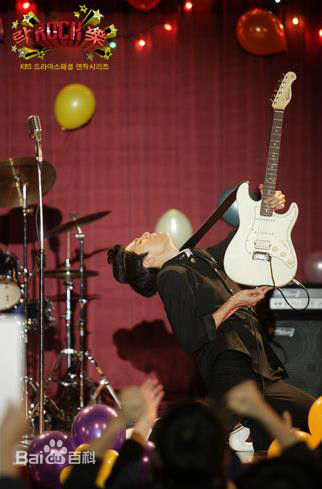 精选鲁敏宇(ノ·ミヌ、NoMinWoo、Nominue)在2010《RockRockRock》金泰元中的图册