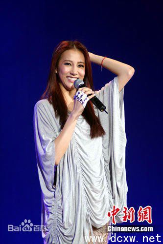 张弦子(Stringer)弦子魅力演唱现场照素颜照相册