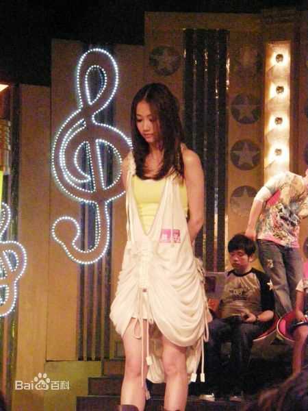 张弦子(Stringer)弦子参加电视采访活动素颜照壁纸