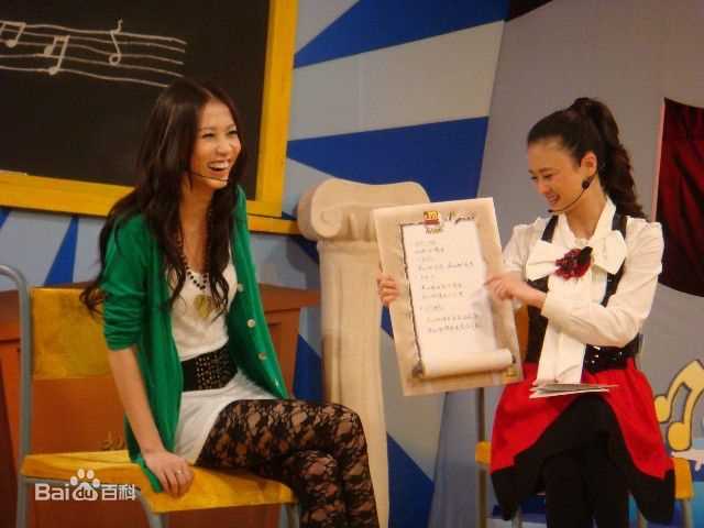 张弦子(Stringer)弦子参加电视采访活动素颜照壁纸