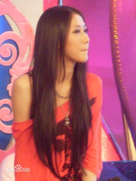 张弦子(Stringer)弦子参加电视采访活动素颜照壁纸