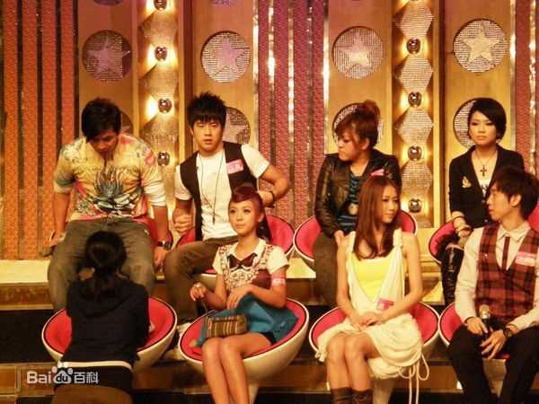 张弦子(Stringer)弦子参加电视采访活动素颜照壁纸