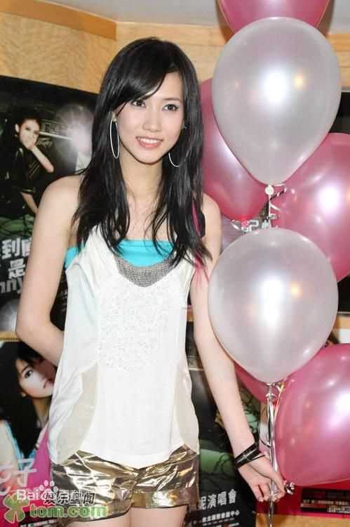 张弦子(Stringer)2008年弦子戴佩妮台湾庆生图片图集