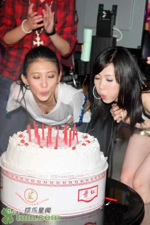 张弦子(Stringer)2008年弦子戴佩妮台湾庆生图片图集