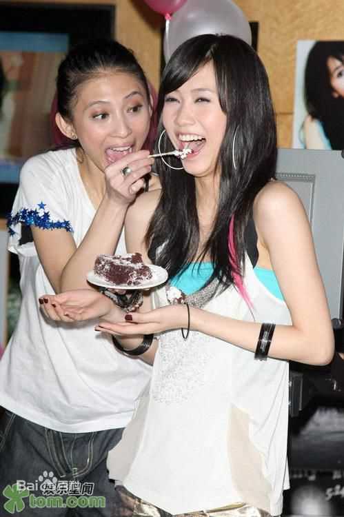 张弦子(Stringer)2008年弦子戴佩妮台湾庆生图片图集