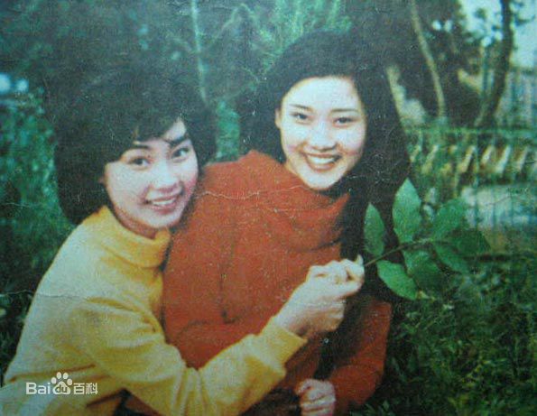 何赛飞(Caifei He)旧照壁纸壁纸