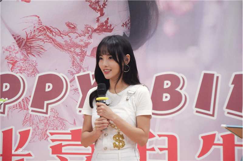 张嘉倪(Jenny)粉丝为筹备生日会素颜照相册