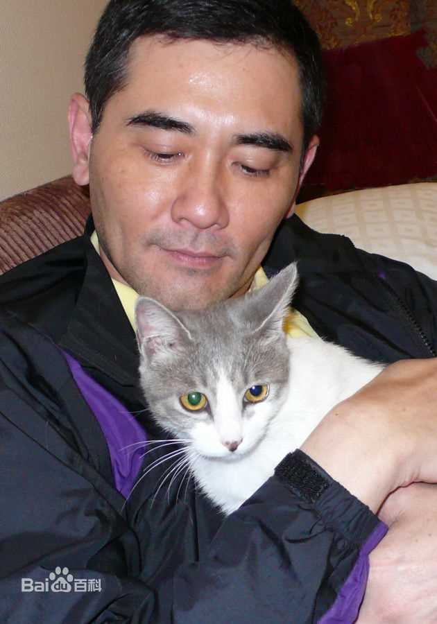 赵文瑄(Winston Chao)与动物合照前后照片