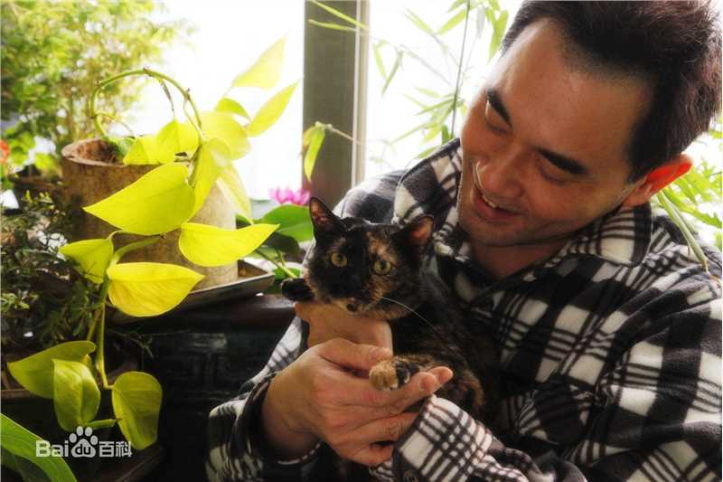 赵文瑄(Winston Chao)与动物合照前后照片