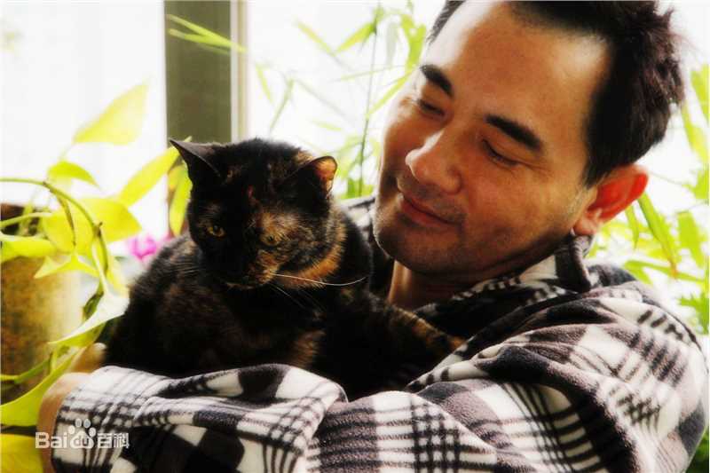 赵文瑄(Winston Chao)与动物合照前后照片