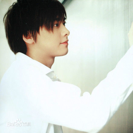 高清李易峰(Yifeng Li)在《时间总是在转圈圈的》中的图集