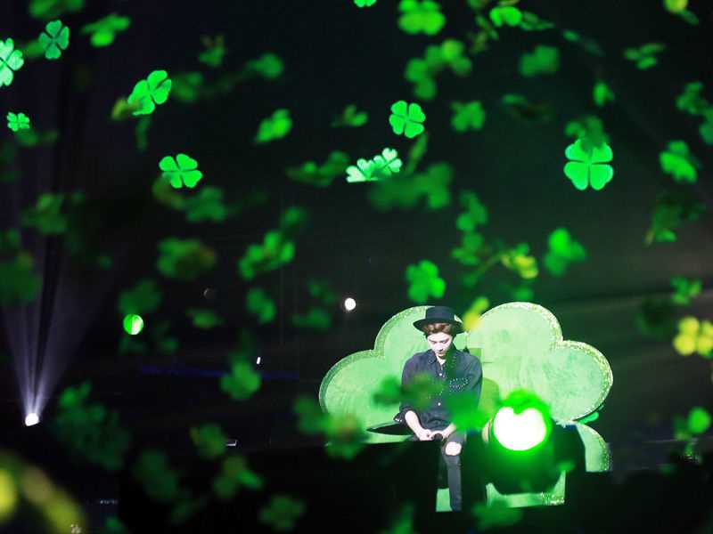 李易峰(Yifeng Li)峰狂2015演唱会图册