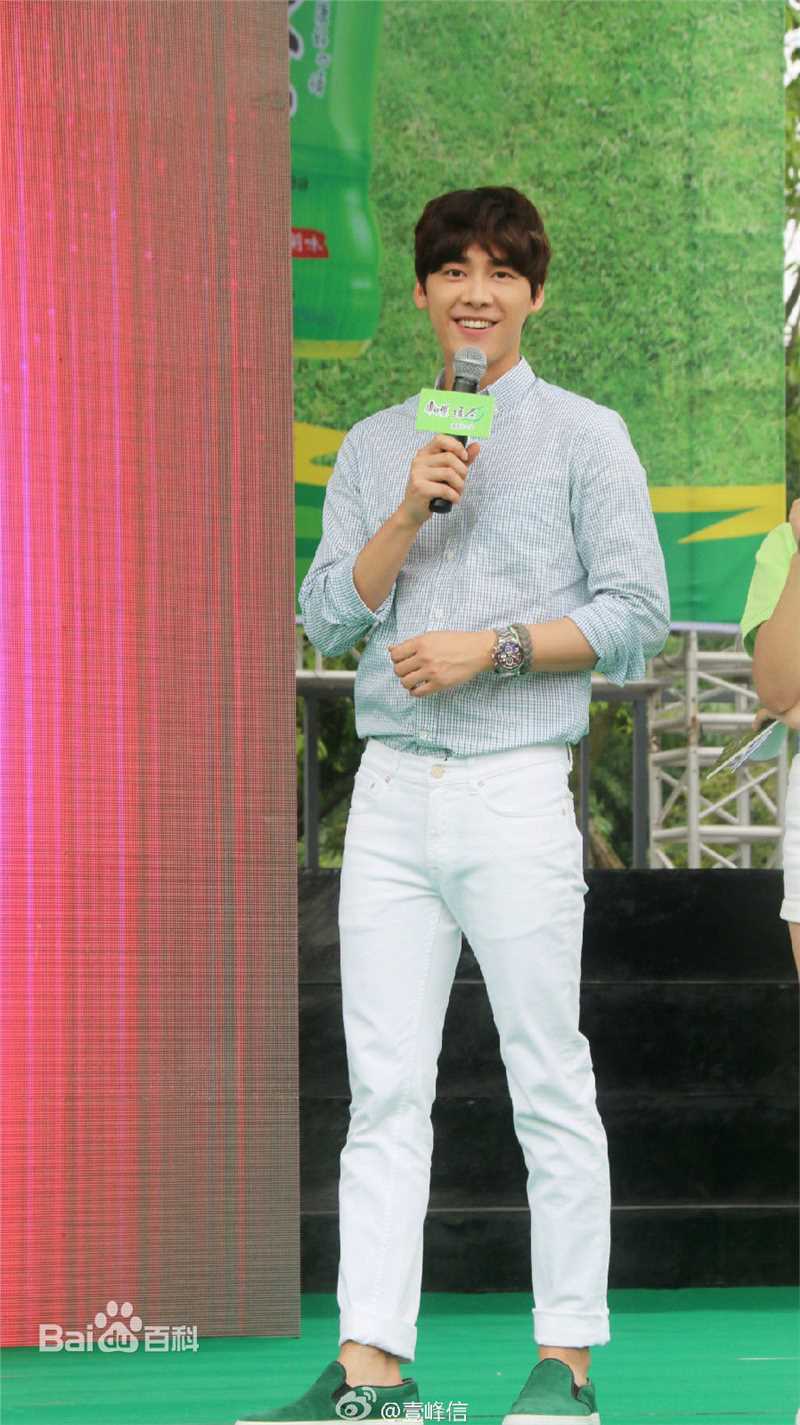 李易峰(Yifeng Li)活动通告生活照相册