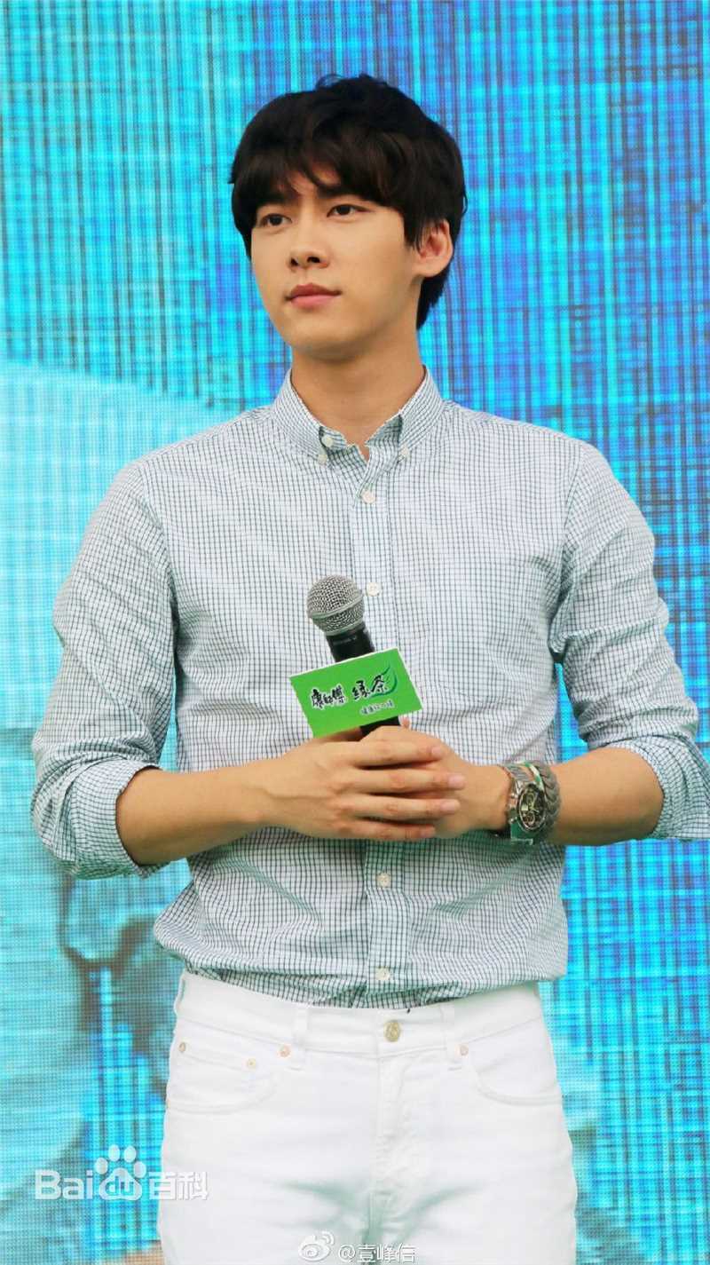 李易峰(Yifeng Li)活动通告生活照相册