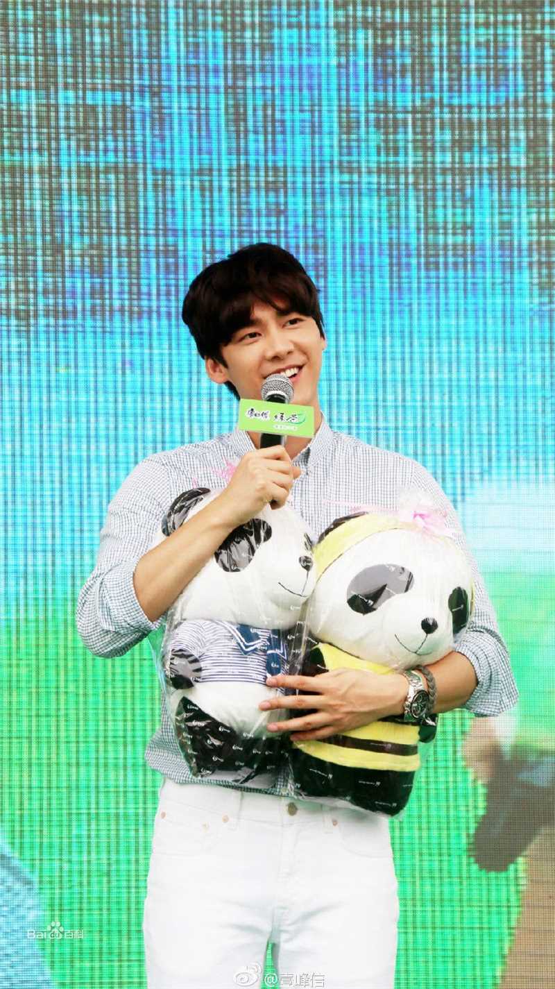 李易峰(Yifeng Li)活动通告生活照相册