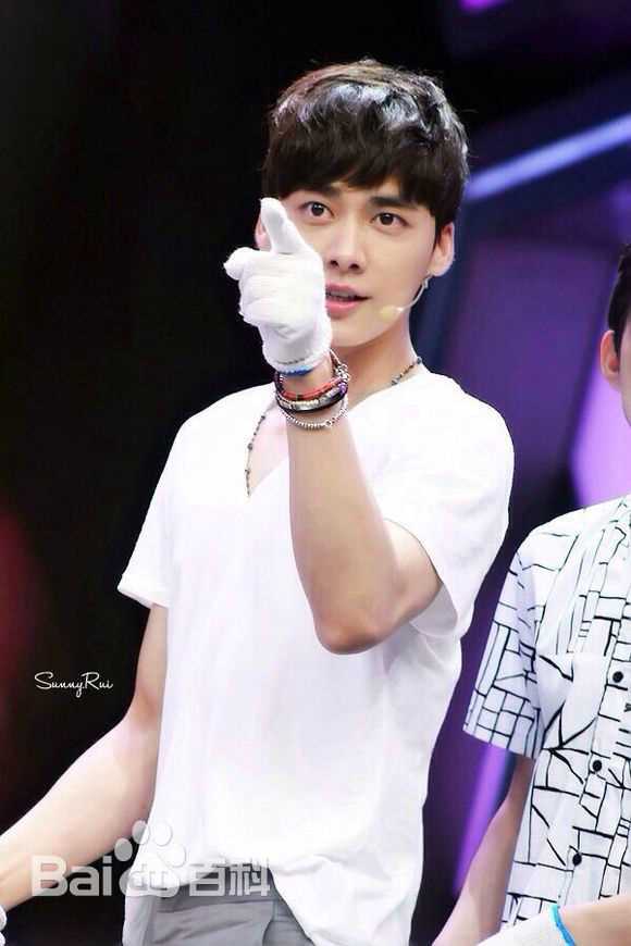 李易峰(Yifeng Li)活动通告生活照相册